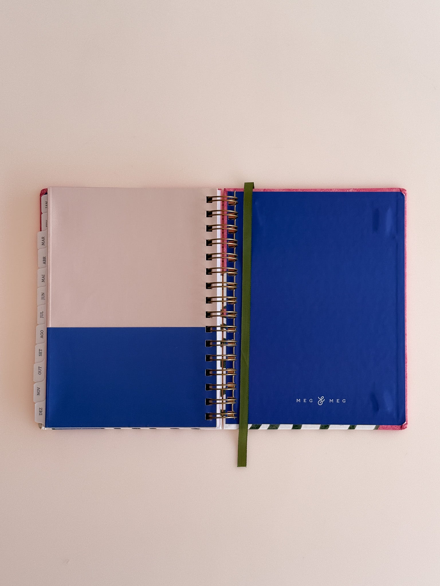 2027 Planner Tie